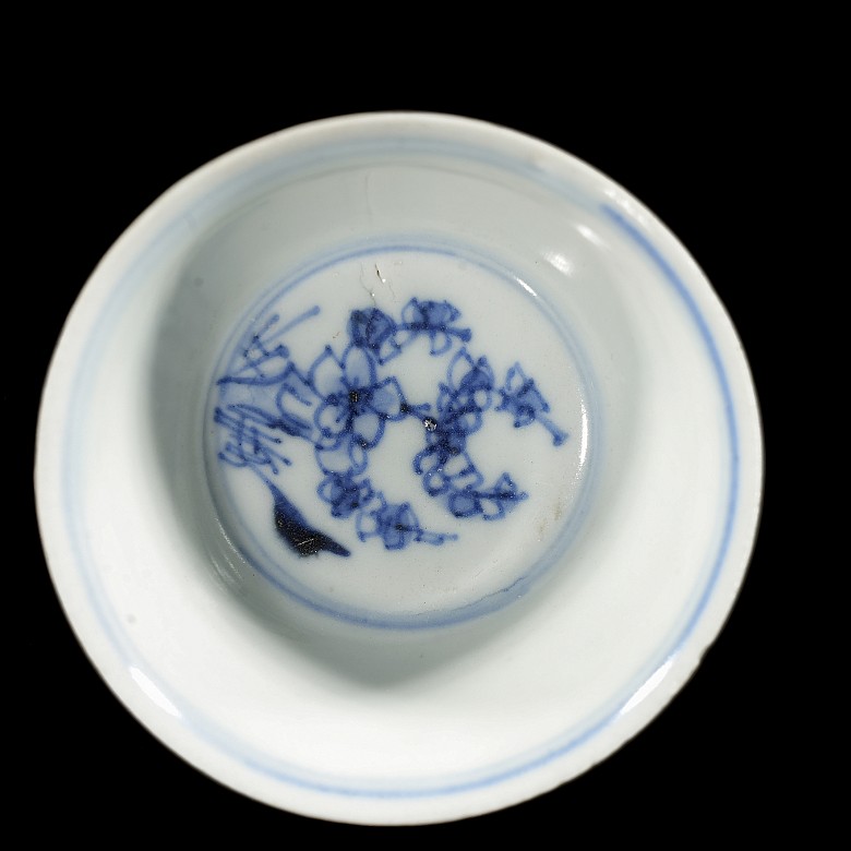 Pair of glazed porcelain bowls, with mark on the base