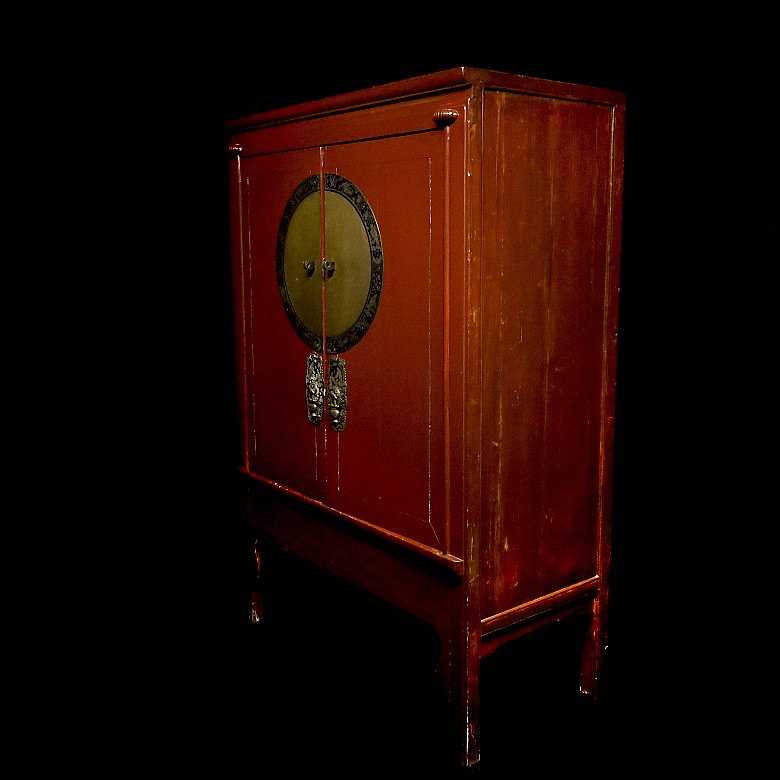 Chinese cupboard lacquered in red, 20th century