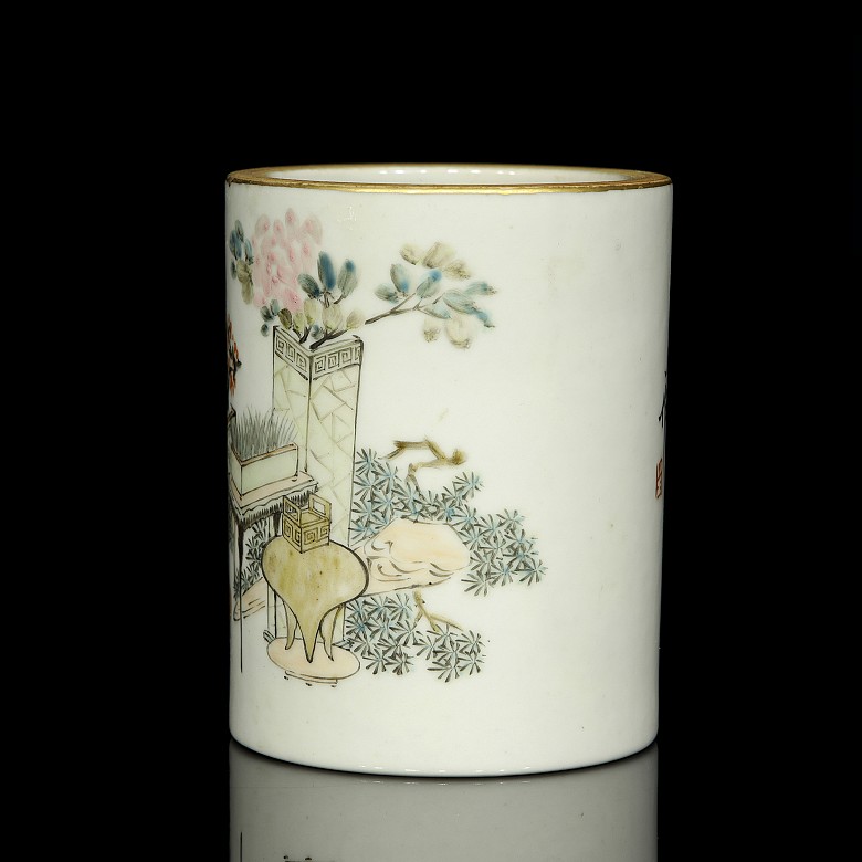 Xu Pinheng. Enamelled porcelain brush jar