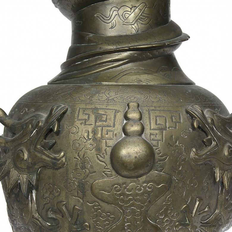 Chinese metal vase, 20th century