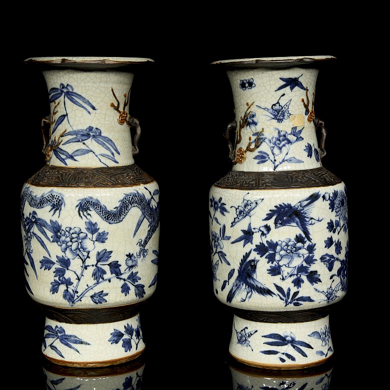 Pair of “Nanking” vases, Qing dynasty