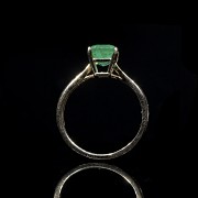 Yellow gold ring with emerald - 4