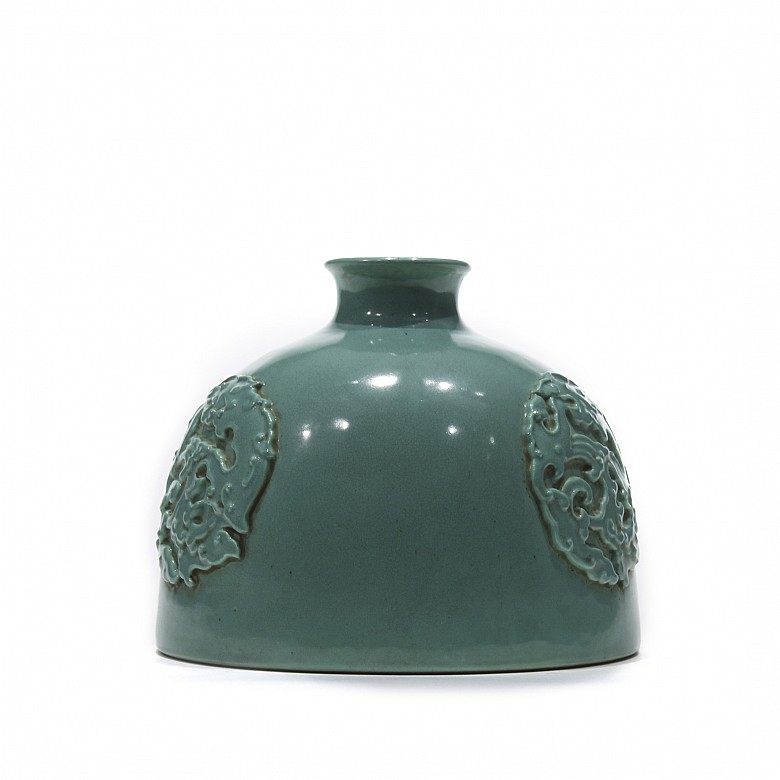 Porcelain bottle enameled in green, 20th century