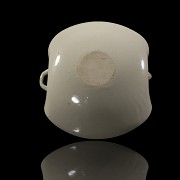 Lotus-leaf porcelain vessel, Qing dynasty