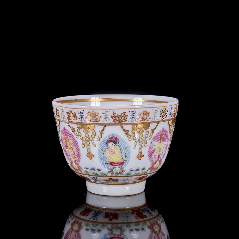 Taza de porcelana familia rosa esmaltada, dinastía Qing