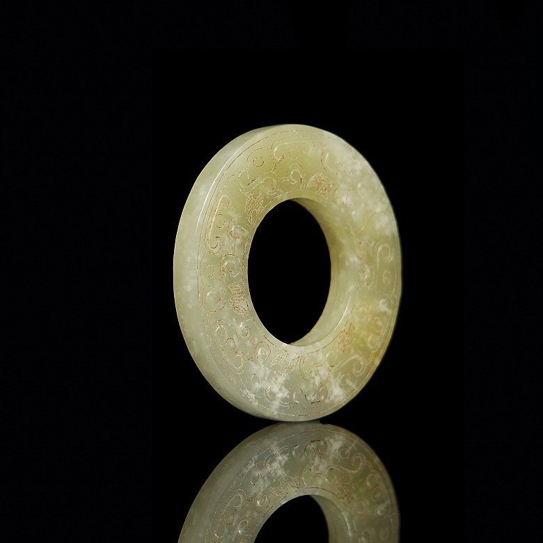 Carved and engraved jade ring, Eastern Zhou dynasty