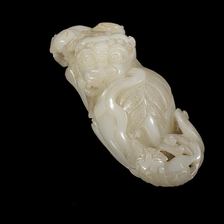 Carved jade figurine ‘Beast and Cub’, Qing dynasty