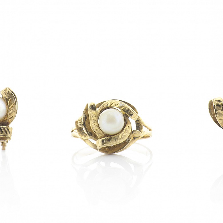 Ring and earrings set, 18k yellow gold and pearls