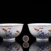 Pair of ‘Flowers and lingzhi’ famille rose bowls, Qing dynasty