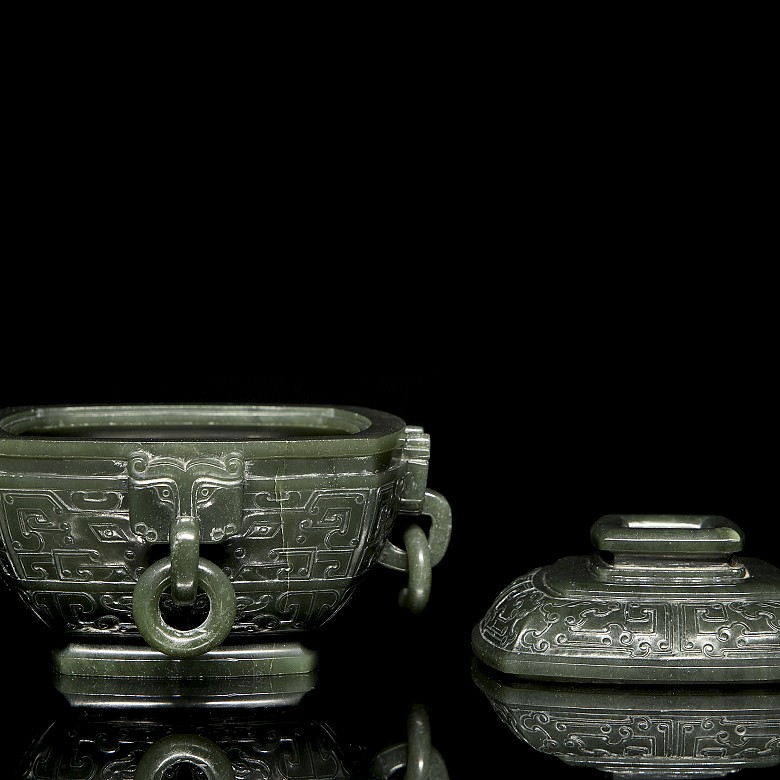 Spinach green jade “Gui” vessel, Qing dynasty