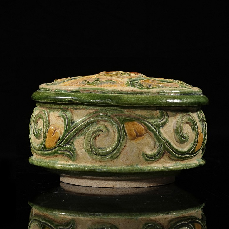 Sancai glazed box, Tang style