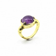 Amethyst cap ring in 20k yellow gold.