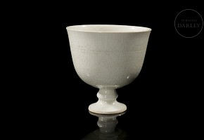 Copa de porcelana con vidriado blanco, dinastía Tang