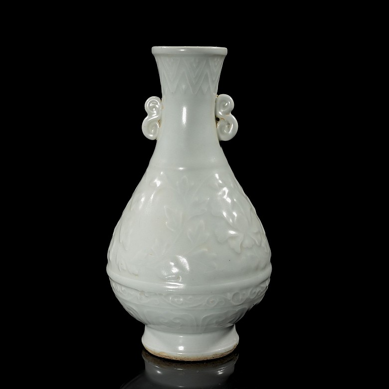 Celadon-glazed ware ‘Flowers’ vase, Yuan dynasty