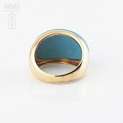 18k yellow gold and turquoise ring.