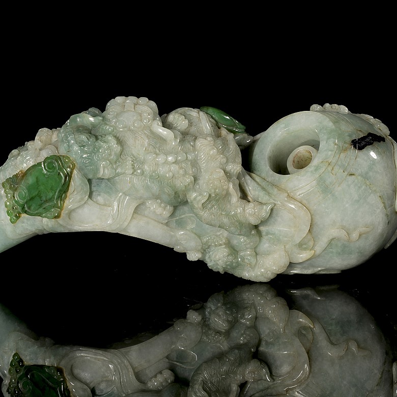 'Leonis and ruyi' jadeite pipe, Qing dynasty