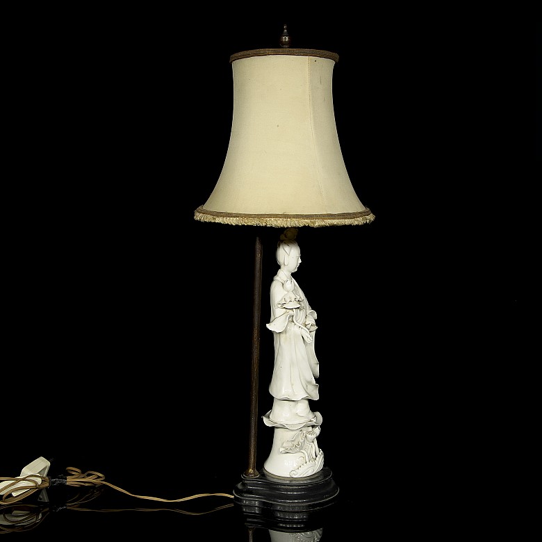 Lamp with porcelain figure 