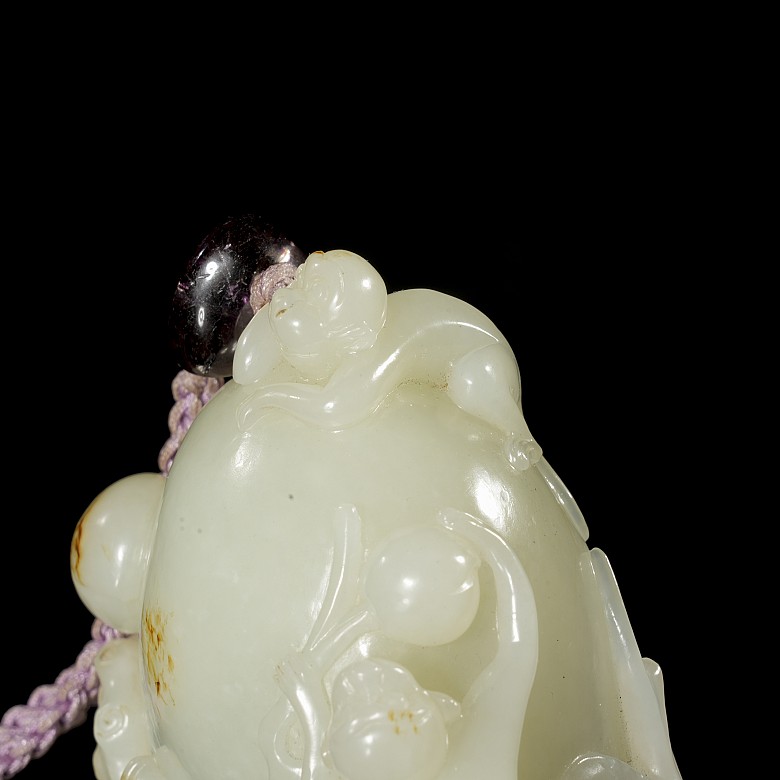 Carved jade figurine ‘Monkeys and Peaches’, Qing dynasty