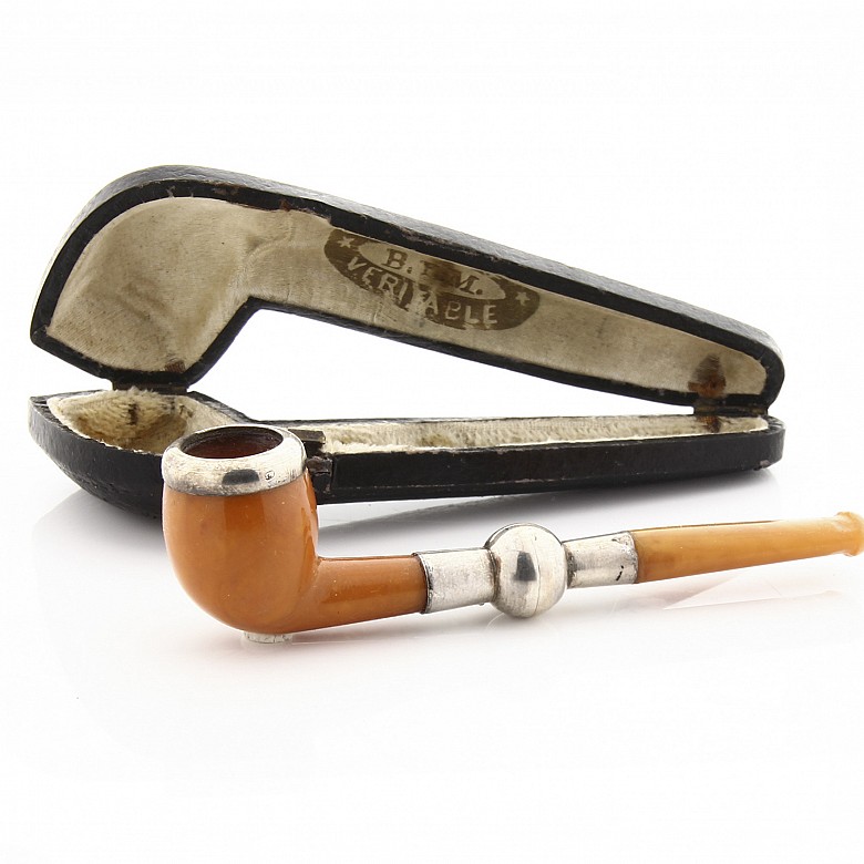 Amber and silver pipe, 19th century