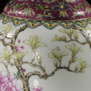 Famille rose vase ‘Garden with Birds’, Qing dynasty, with Qianlong mark