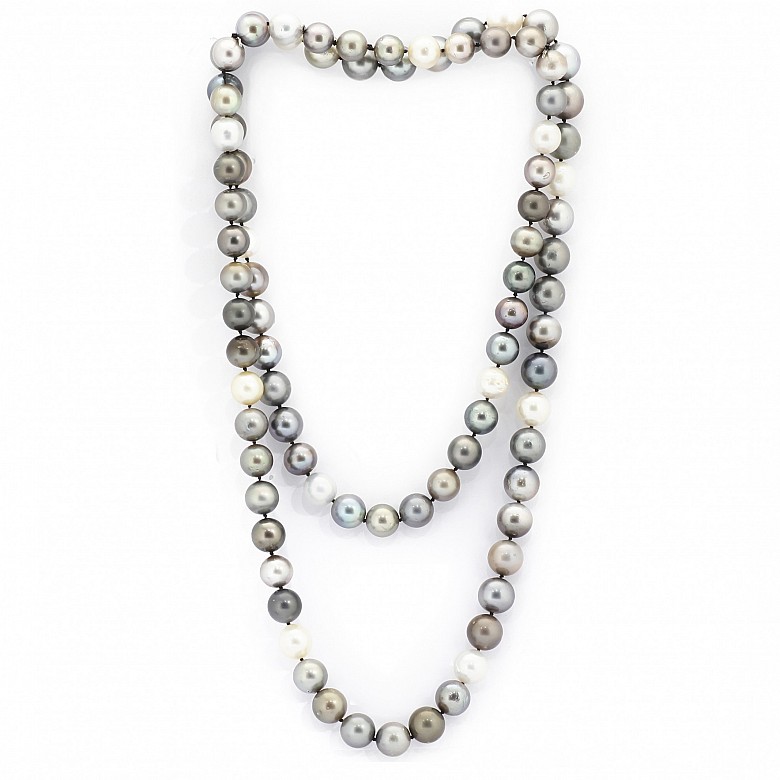 Multicolor Pearl Necklace Pearl diameter of 11mm each. Length: 100 cm