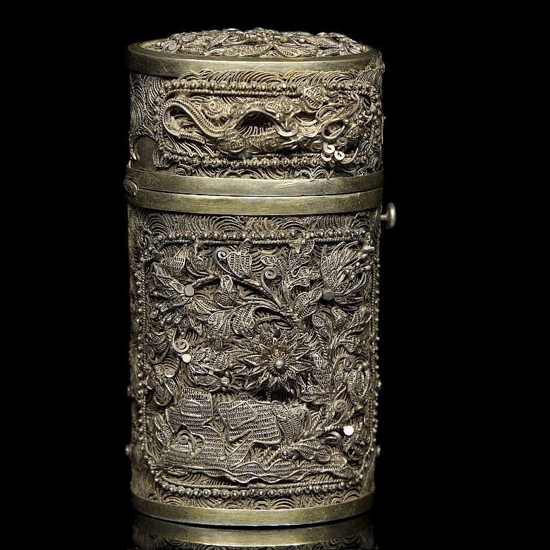 Small silver box ‘Lotuses’, 19th century