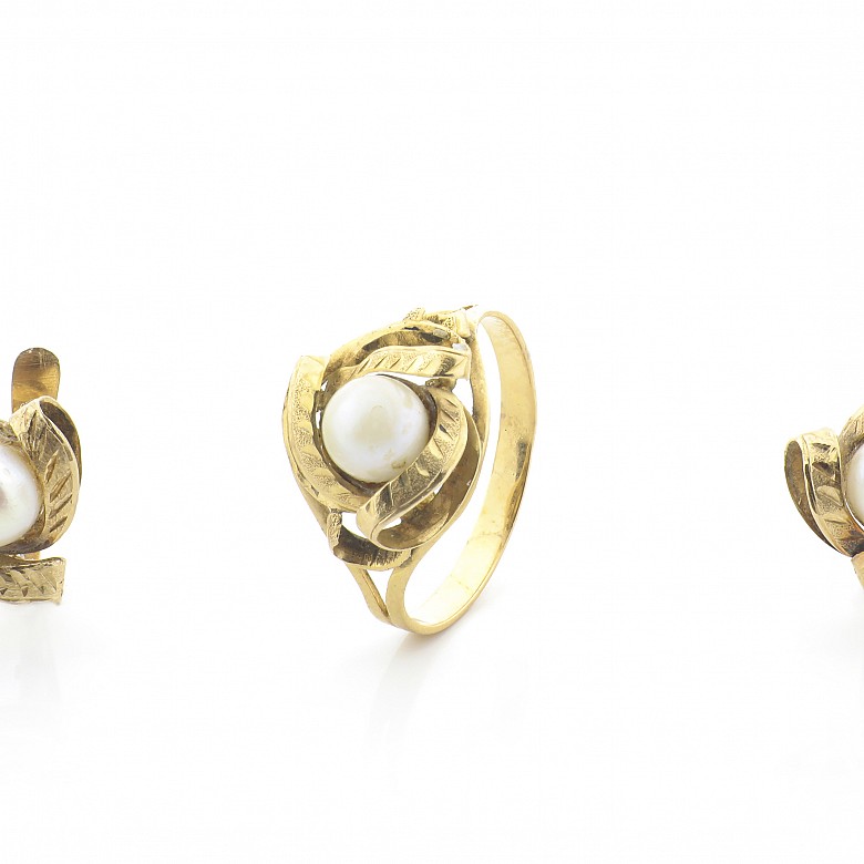 Ring and earrings set, 18k yellow gold and pearls