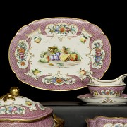 Vajilla de porcelana policromada y dorada Meissen