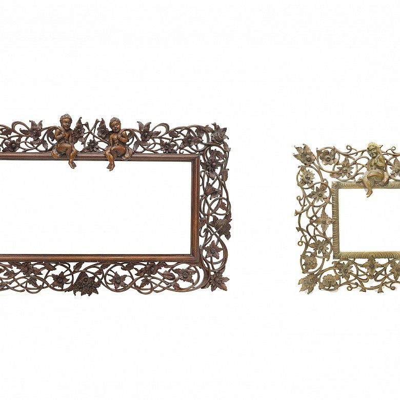 Vicente Andreu. Two fretworked wooden frames with cherubs, 20th century.