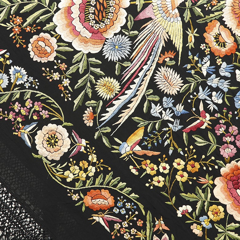 Large manila shawl ‘Birds and flowers’, 20th century