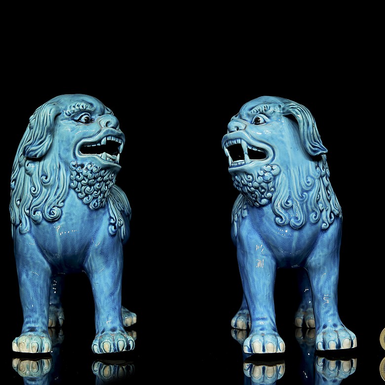 Pareja de leones foo de porcelana vidriada, dinastía Qing