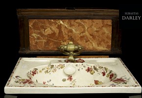 Lavabo de porcelana inglesa y grifo, ca.1900