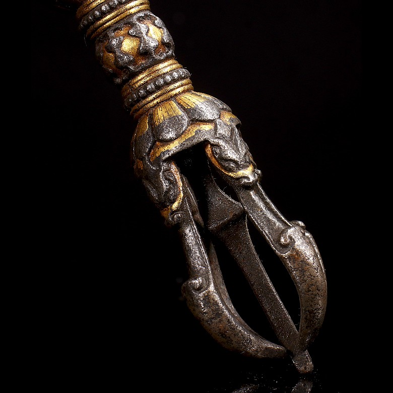 Tibetan gilded bronze dorje, Qing Dynasty