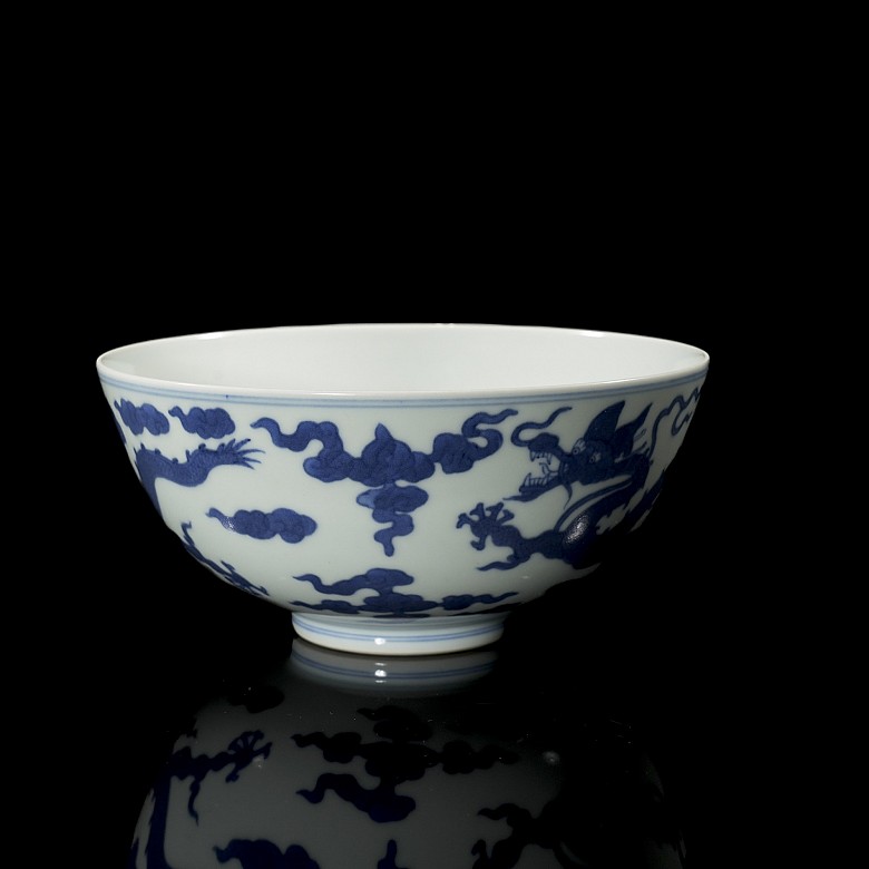 Porcelain bowl ‘Dragons’, with Jiaqing seal