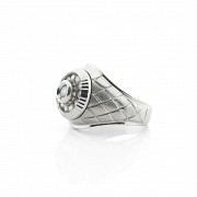 18k white gold and diamond ring