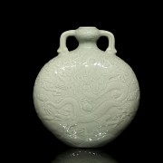 Celadon “Bianhu” vase with dragon and bat, Qing dynasty