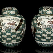 Pair of Imari jars, Japan 20th century