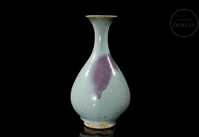 Junyao-glazed ceramic ‘Yuhuchunping’ vase, Yuan dynasty