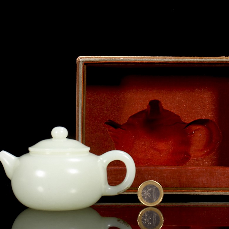 Beautiful Hetian jade teapot, Qing dynasty