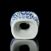 Blue and white porcelain vase ‘Phoenix and dragon’, with Ming seal