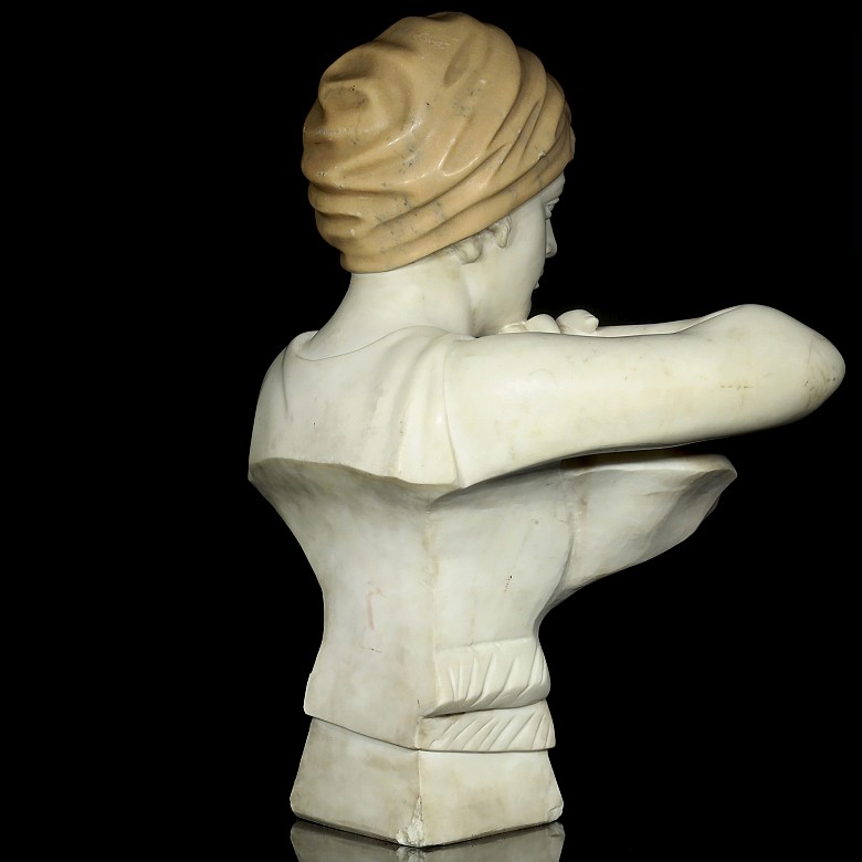 Marble bust 