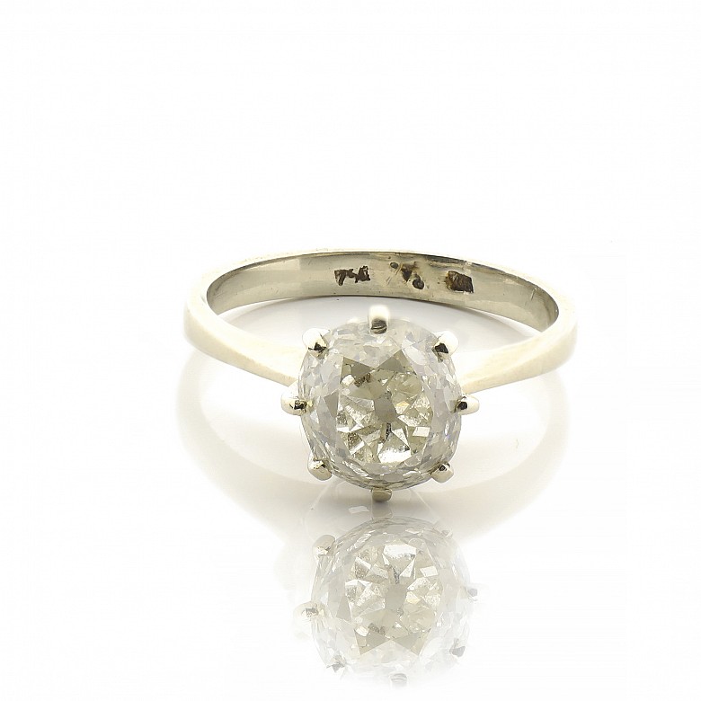 Solitaire Ring in 18k white gold, with an old-cut diamond