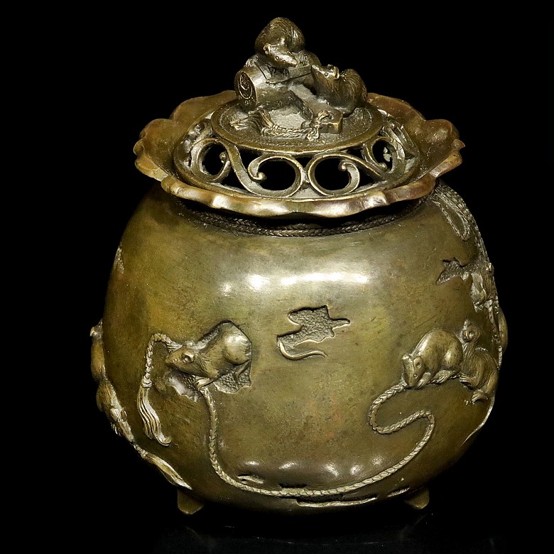 Bronze censer with reliefs, Qing dynasty