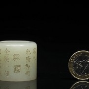 Anillo de arquero en jade blanco, dinastía Qing, Qianlong