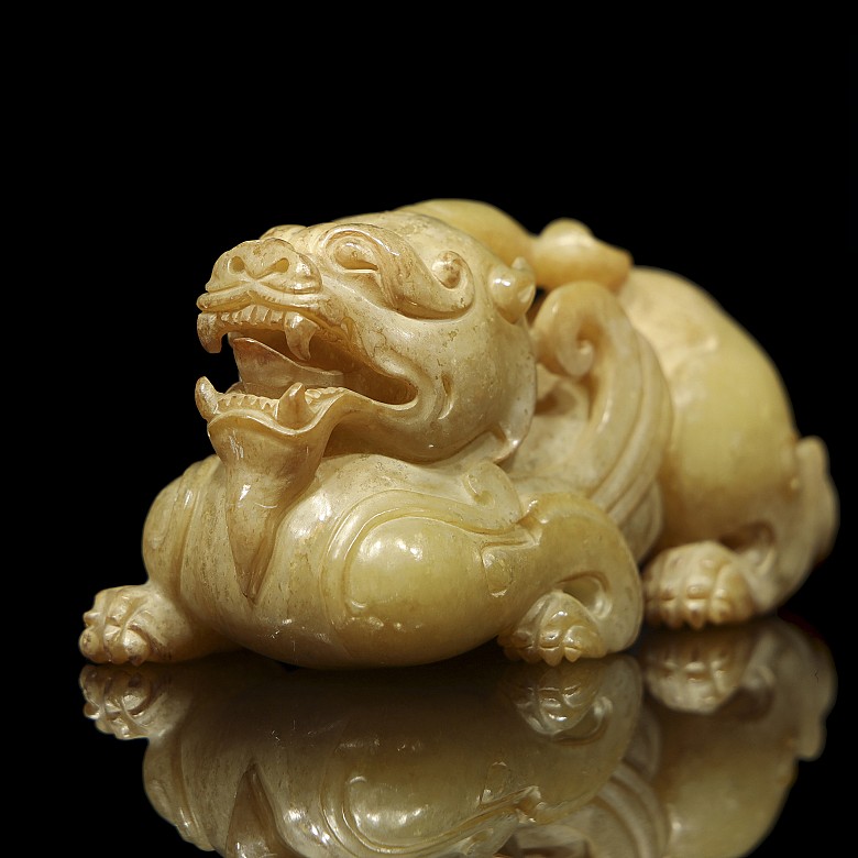 Jade carved 'lion' figure, Han dynasty