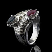 18kt white gold ring with diamonds and stones