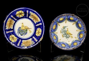 Two Manises ceramic plates, 20th century