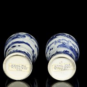 Pair of small blue and white vases, Qing dynasty