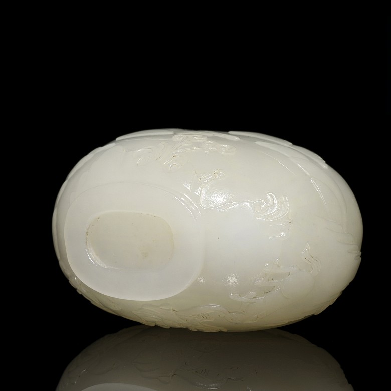 White jade snuff bottle, Qing dynasty