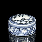 Chinese porcelain paperweight, 20th century